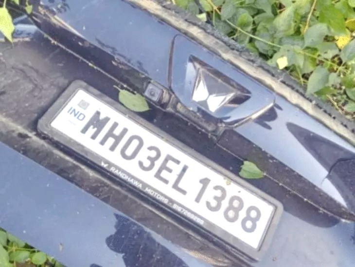 Ratlam accident, Delhi Mumbai Expressway accident, car accident today, car fell into the ditch, Delhi Mumbai Expressway accident, Ratlam road accident, driver dozed off, Mahindra XUV700 accident, road accident news, MP road accident,