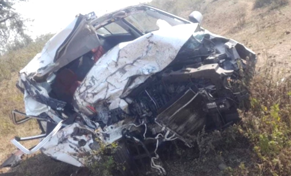Guna car truck accident, veterinary doctors died, Bhilera village accident, Guna road accident, Veterinary doctors, Bajranggarh police station, friend's wedding, Akash Chaurasia, Guna, car truck accident, Guna accident, mp news, accident news