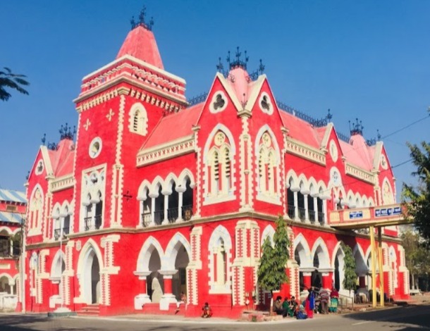 Jabalpur District Hospital, rat infestation, Victoria Hospital Elgin, rats in the orthopedic ward, Civil Surgeon's statement, Madhya Pradesh hospital hygiene, patient safety, Naveen Kothari, Jabalpur Medical College rats, rats in the hospital, MP Hospital Rat Menace