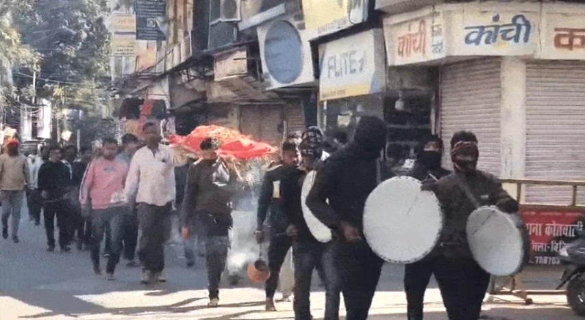 daughter inter caste marriage, daughter love marriage, Vidisha news, funeral of living daughter, inter caste marriage dispute, symbolic funeral, declared socially dead, love marriage family opposition, Kushwaha family, Madhya Pradesh, family angry, mp news, love marriage,