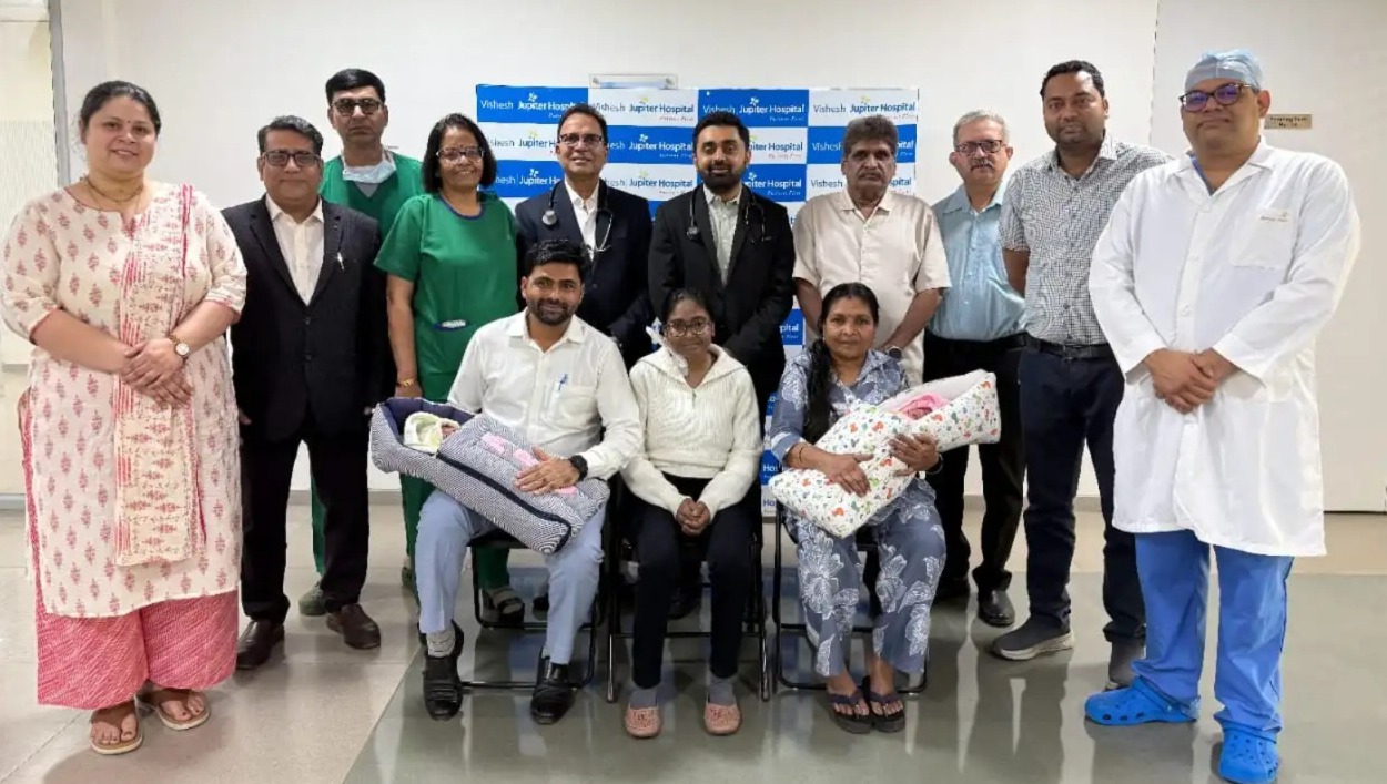 World's first medical case, woman becomes a mother after a heart attack, kidney failure and pregnancy, baby born after heart stopped for 7 minutes, pregnant woman on dialysis, Indore's Jagriti Kushwaha medical miracle, multi-organ failure and pregnancy, successful high-risk pregnancy, nephrologist Dr. Sunny Modi, premature birth of twins