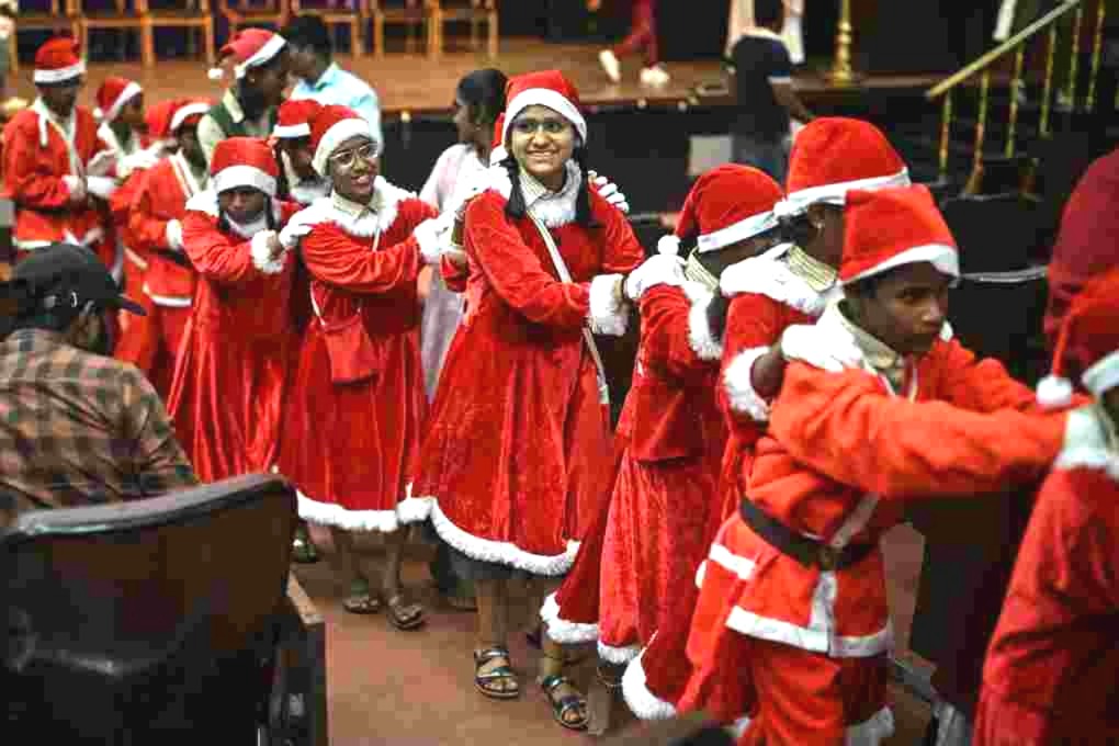Santa Claus controversy, Santa Claus, mp Christmas, children as Santa Claus, Bhopal Santa Claus controversy, Christmas school activities, Hindu organization warning, Christian community's response, dressing children as Santa Claus, VHP statement, Madhya Pradesh, mp news, bhopal
