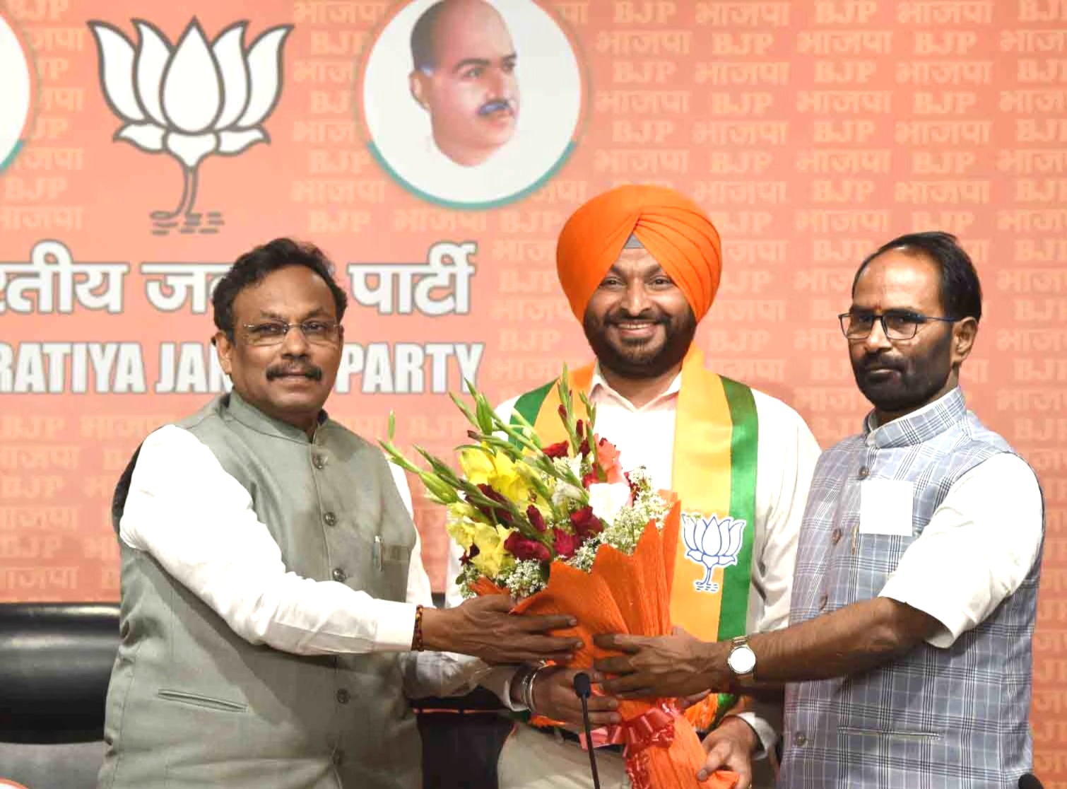 Rahul Gandhi, Ravneet Singh Bittu, Parliament Makar Gate, traitor friend, enemy of the country, Rahul Gandhi vs Ravneet Bittu, Congress BJP dispute, Parliament Protest