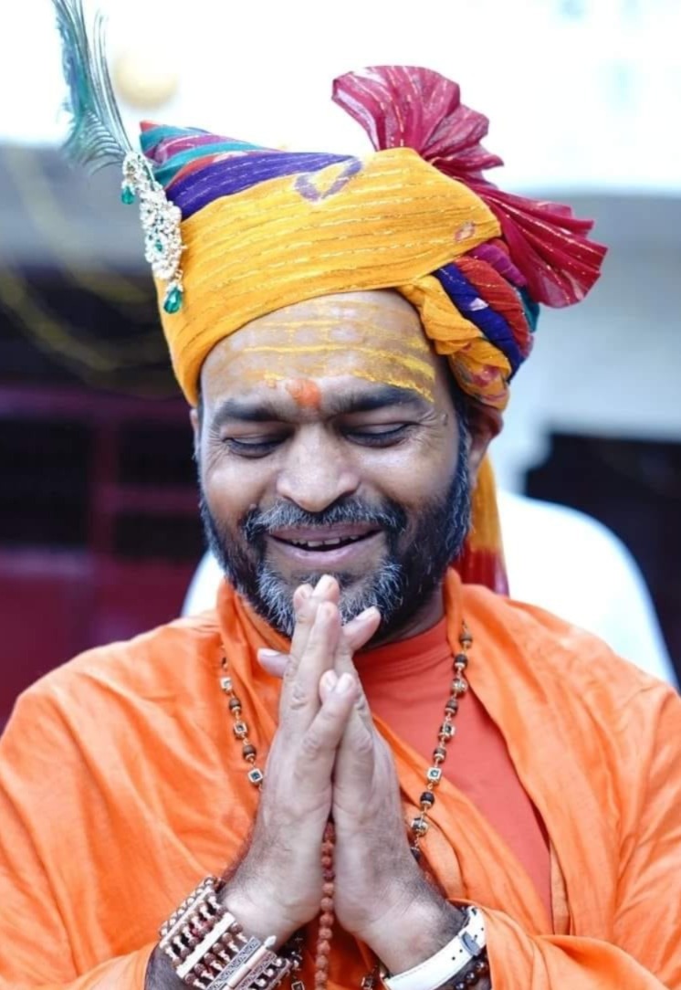 Uttam Swami Maharaj, Mahamandaleshwar Ishwaranand, Ashwatthama sighting, Uttam Swami Rape Allegations, Narmada Parikrama, Prahlad Patel Book, Spiritual News India