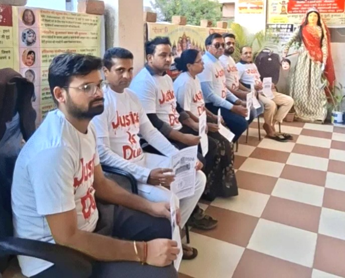 Indore Holika Dahan 2026, effigies of accused mothers, Paurush Sanstha Indore, Bengaluru CEO case, child murder Indore, social awareness campaign, Holika Dahan message, Hindi news