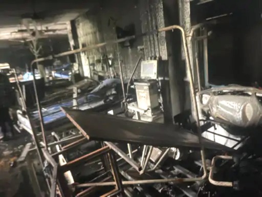 Odisha Cuttack Hospital Fire Cuttack SCB Medical College Fire, SCB Medical College Cuttack Fire Accident, Odisha CM Mohan Charan Majhi Compensation, कटक अस्पताल में आग, SCB मेडिकल कॉलेज हादसा, ओडिशा हॉस्पिटल फायर मुआवजा, Short Circuit in Hospital ICU,