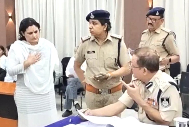 Khajrana Temple Priest Dispute, Puneet Bhatt, Khajrana Mandir, Indira Bhatt Dowry Case, Khajrana Ganesh Mandir, Khajrana Priest Controversy, Indore, Police Dowry Complaint, पुजारी पुनीत भट्ट विवाद, खजराना गणेश मंदिर, इंदौर समाचार, दहेज प्रताड़ना मामला, mp news