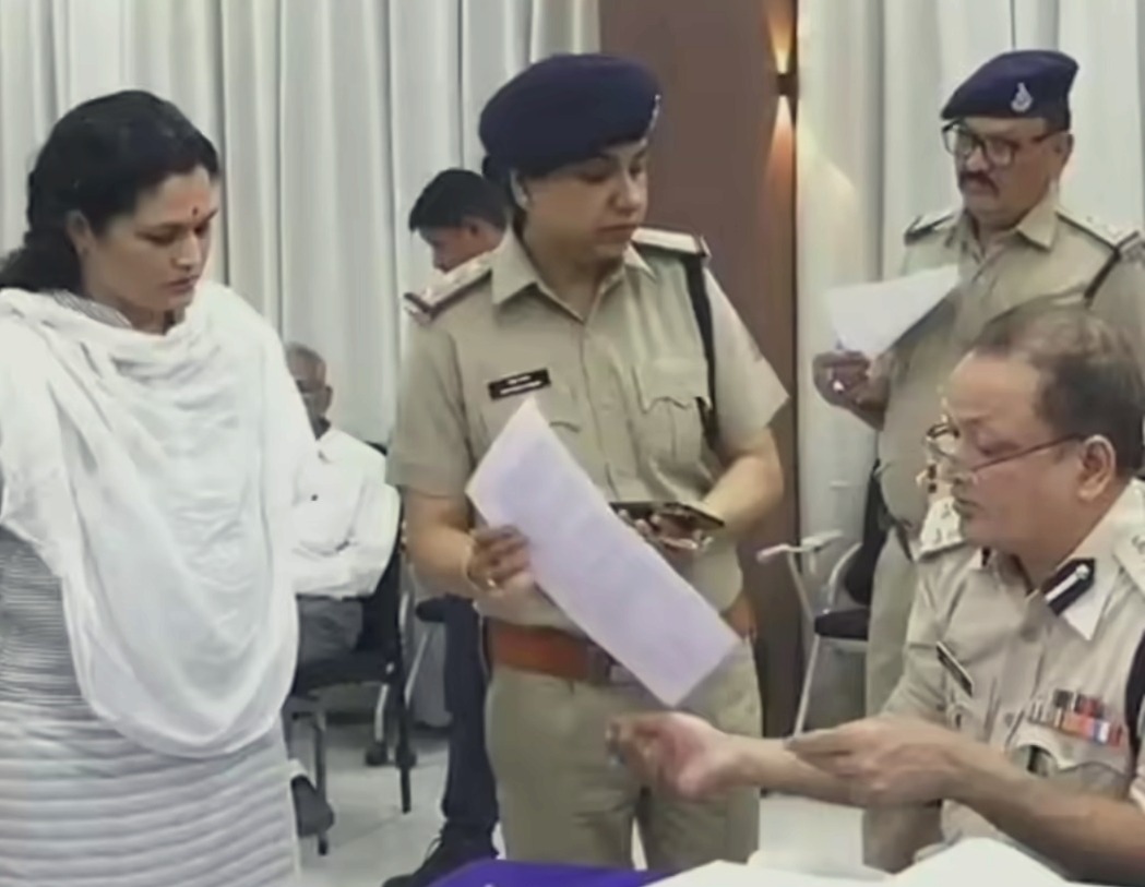 Khajrana Temple Priest Dispute, Puneet Bhatt, Khajrana Mandir, Indira Bhatt Dowry Case, Khajrana Ganesh Mandir, Khajrana Priest Controversy, Indore, Police Dowry Complaint, पुजारी पुनीत भट्ट विवाद, खजराना गणेश मंदिर, इंदौर समाचार, दहेज प्रताड़ना मामला, mp news